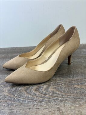 Kelly & Katie Classic Pointed Toe Suede Pumps – Taupe – Size 9½ – Like New